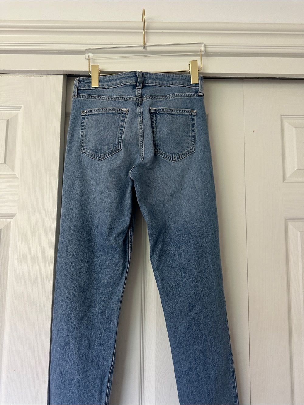 L’AGENCE Straight Leg Jeans in Classic Light Wash Blue - Picture 4 of 7